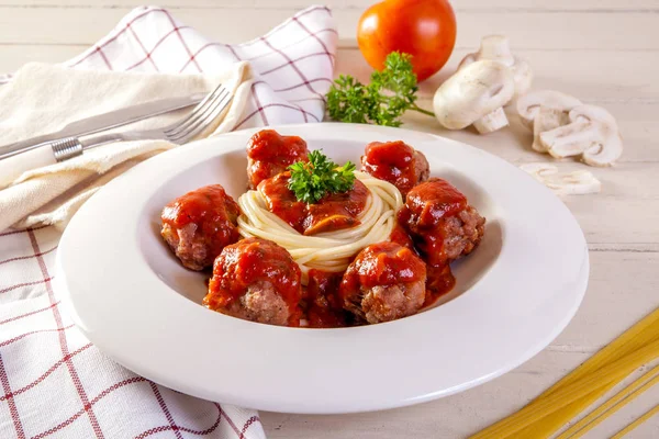 Spaghetti Aux Boulettes Viande Sur Table Bois — Photo