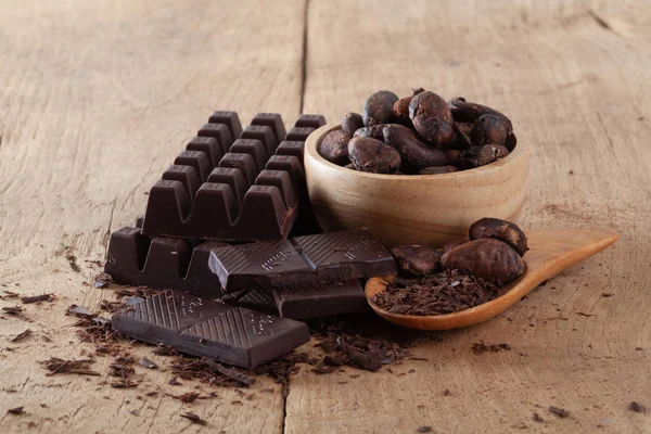 Granos Cacao Crudos Chocolate Sobre Fondo Madera — Foto de Stock