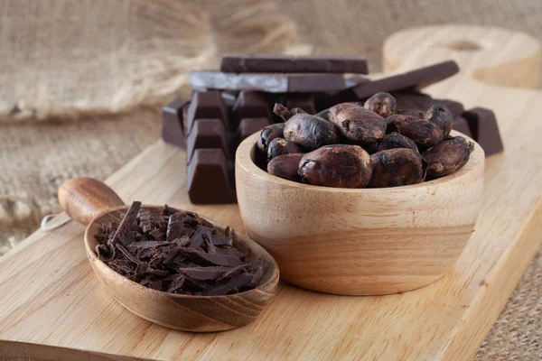 Granos Cacao Crudos Chocolate Sobre Fondo Madera — Foto de Stock