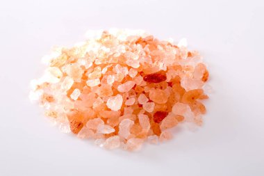 Himalaya tuz beyaz bir arka plan üzerinde