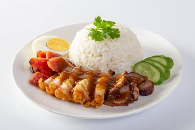 Beyaz arka planda kırmızı domuz pirinci