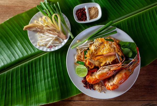 Ταϊλανδέζικα Τηγανητά Νουντλς Γαρίδες Pad Thai — Φωτογραφία Αρχείου
