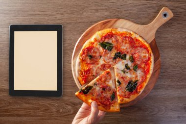 Pizza teslimat menüsünü kabul et