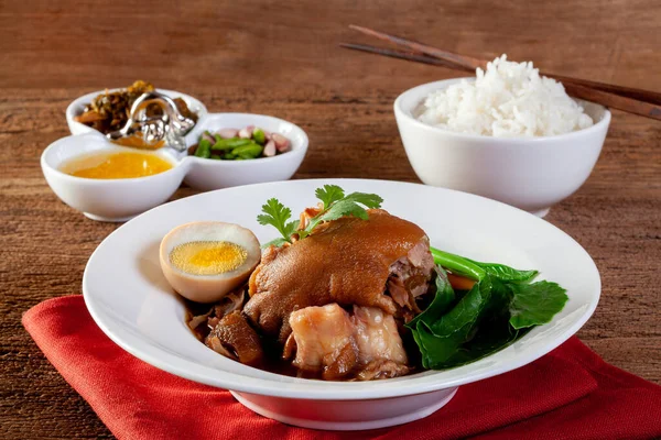 Daging Babi Kaki Rebus Dengan Saus Manis Gaya Makanan Cina — Stok Foto