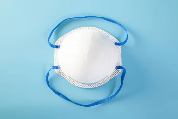 Plastik Kulaklıklı Bir Maske Ağız Burnu Kapatmak Için N95 Maskesi — Stok fotoğraf
