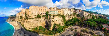İtalyan yaz tatili - güzel Tropea şehir rock ve deniz, Calabria.
