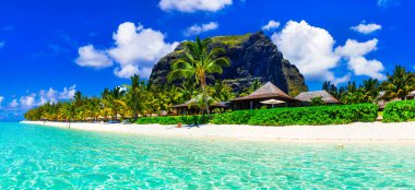 Güzel beyaz kumlu plajları ve turkuaz suları, Mauritius Adası 