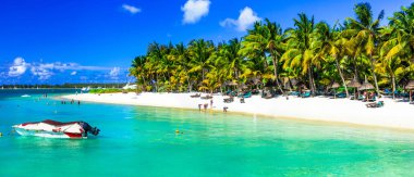 Tropikal tatil. Mauritius Adası'nın muhteşem beyaz kumlu plajları.