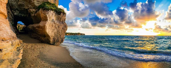 Fantastische Zee Zonsondergang Kleine Verborgen Strand Tropea Calabrië Italië — Stockfoto