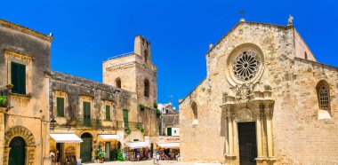Otranto tarihi şehir merkezinde, Ortaçağ Katedrali. Puglia, İtalya 