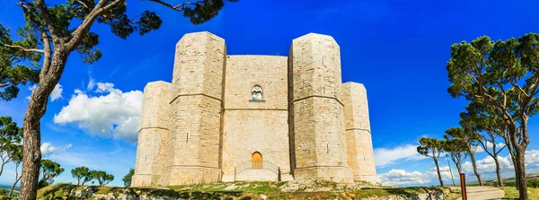 Benzersiz kale Castel del Monte - Unesco Dünya Mirası site, Puglia, İtalya.