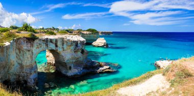 Doğal yerler ve Puglia en iyi plajlar. 