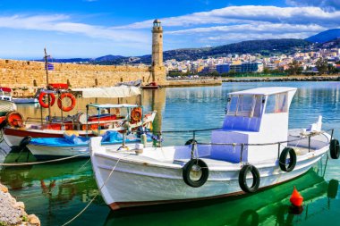 Resimsel renkli Yunanistan serisi - Rethymnon eski deniz feneri, Crete Adası ile.