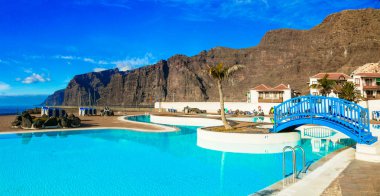 Tenerife Adası. Los Gigantes rahatlatıcı tatil. Yüzme Havuzu. İspanya