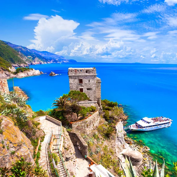 Χωριά Cinque Terre Γραφική Μοντερόσο Μάρε Μεσαιωνικό Κάστρο Και Θάλασσα — Φωτογραφία Αρχείου