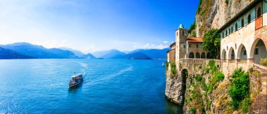 Pitoresk Manastırı Eremo di Santa Caterina del Sasso güzel lake Maggiore, İtalya.