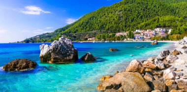 Skopelos Island - iyi pitoresk köy Neo Klima ve Hovolos beach. Sporades, Yunanistan