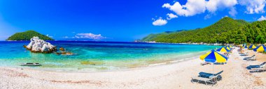 Güzel plaj Skopelos Island - Milia plaj. Sporades, Yunanistan