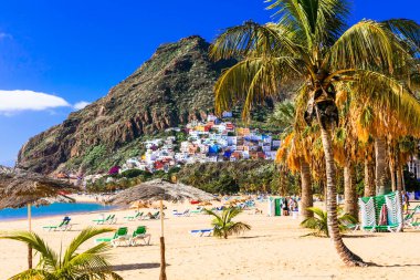 Tenerife - Las Teresitas Santa Cruz yakınındaki en iyi plajları. Kanarya Adası, İspanya.