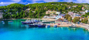 Pitoresk: Alonissos Adası - rahatlatıcı sakin yüzmek: Sporades, Yunanistan .