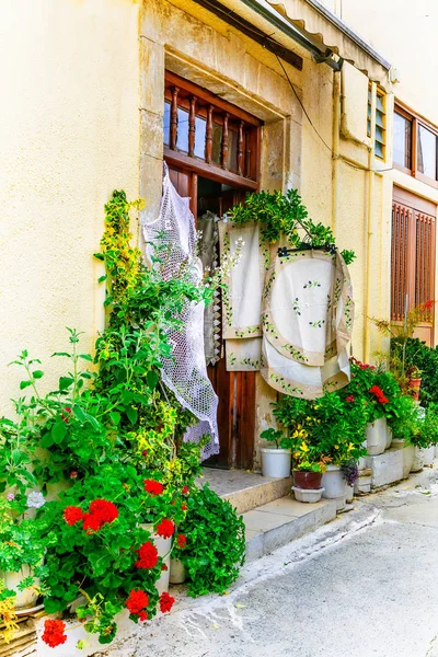 传统乡村 Omodos 带蕾丝作坊 塞浦路斯岛 — 图库照片