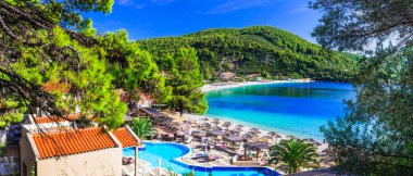 Yunan tatil - güzel Panormos defne. görüntülemek otel ve plaj, Skopelos Island.