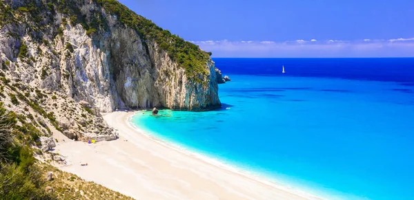 Lefkada Adası Milos View Masmavi Deniz Benzersiz Kayalar Ile Iyi — Stok fotoğraf