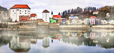 Sınır taşı-in Almanya-Passau şehir içinde Danube ve Inn Nehri, Bavyera.