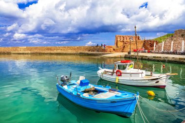Crete Adası - Chania Eski bağlantı noktası seyahat. Yunanistan