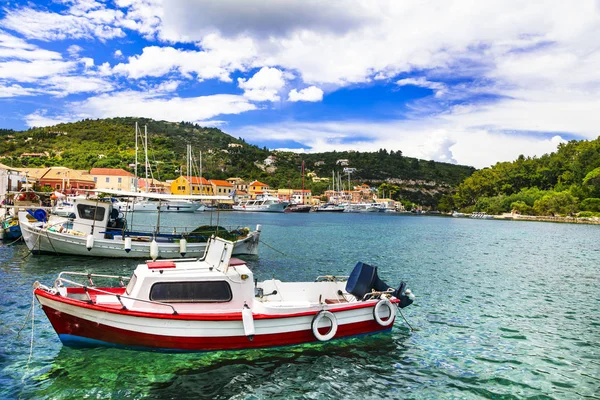 Güzel Oniki Ada Paxos, Lakka Köyü ve bay görünümünü. Yunanistan.