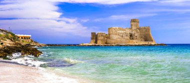 en iyi plajlar ve kaleler İtalya - Calabria Roseto Capo Spulico.