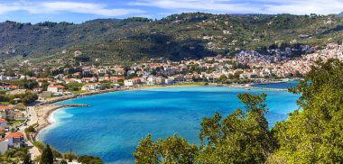 Skopelos Island, görünümü Chora şehrin Kuzey Sporades, Yunanistan
