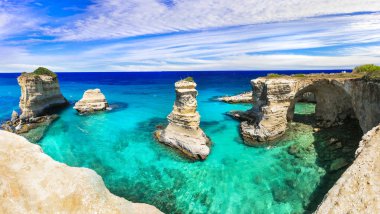 En iyi plajları ve deniz İtalya. Puglia - Torre di sant Andrea.