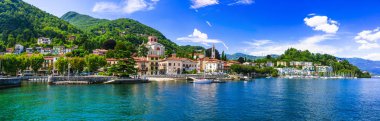 Pitoresk lake Maggiore. güzel Laveno Mombello Köyü.