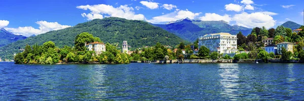 Alpine lakes of Italy - Lago Maggiore with charming towns. — Stock Photo, Image