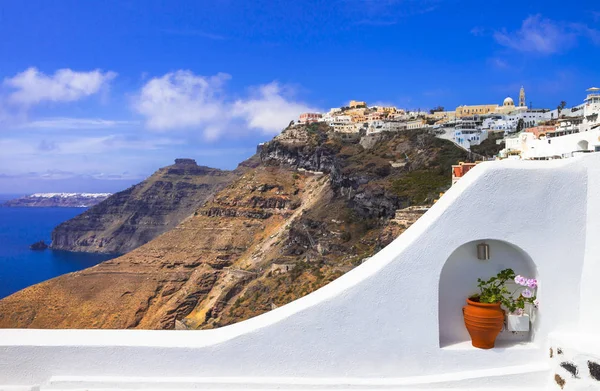 Gyönyörű kilátás nyílik a caldera Santorini-sziget. Görög ünnepek — Stock Fotó