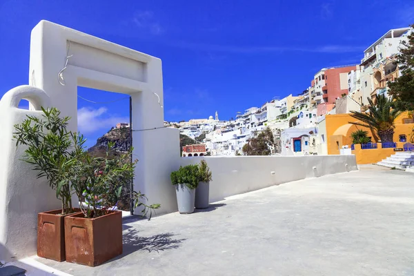 Straßen der Insel Santorini. traditionelle Architektur, Griechenland, — Stockfoto