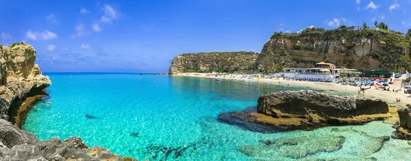 Bellissimo mare turchese e grandi spiagge della Calabria. Oasi beac — Foto Stock