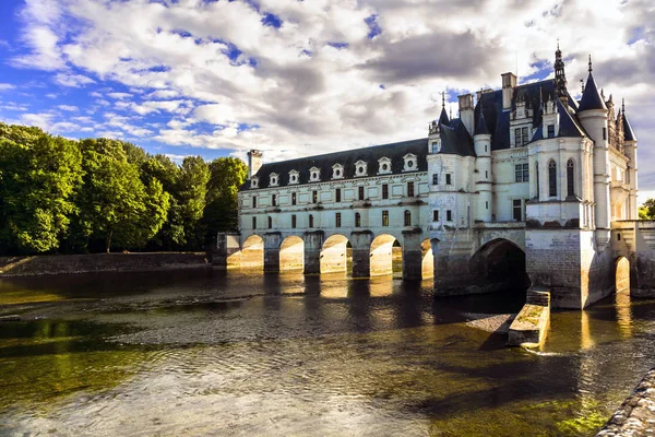 Majestatyczny zamek Chenonceau na zachód słońca, piękny zamków Doliny Loary, Francja. — Zdjęcie stockowe