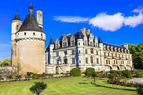 Majestuoso castillo de Chenonceau al atardecer, Hermosos castillos del valle del Loira, Francia — Foto de Stock