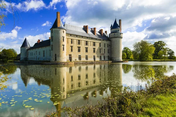 Romantische mittelalterliche Schlösser des Loire-Tals - schöne le plessis bourre. — Stockfoto