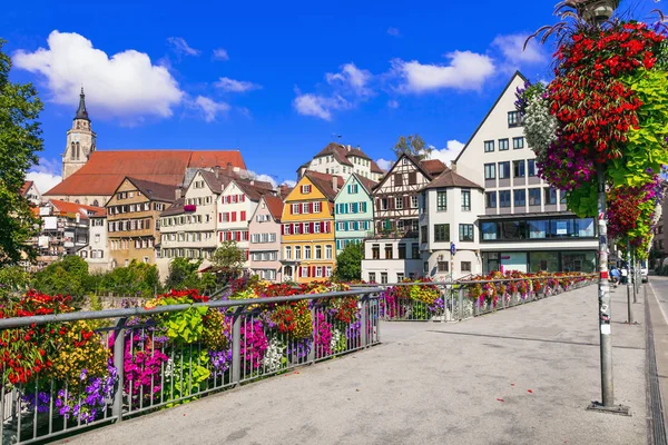 Krásná místa Německa - barevné květinové město Tubingen. — Stock fotografie