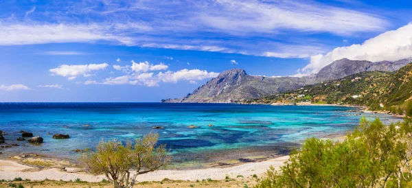 Isla de Creta, hermosa playa y pueblo de pescadores Plakias. Países Bajos — Foto de Stock