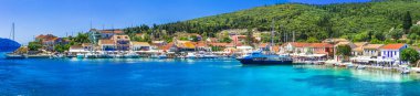 Yunan tatili-güzel Fiskardo Köyü ve Limanı, Cefalonia Adası.