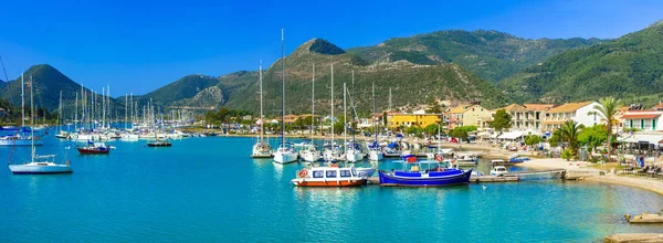 Grecia viajes - pintoresca bahía de Nidri en Lefkada. Islas Jónicas — Foto de Stock