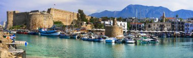 Sınır taşı-in Kıbrıs Adası - Ortaçağ Girne kenti, Türk bölüm.
