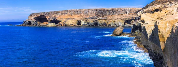 Volcanique Fuerteventura île - formations grottes naturelles à Ajuy . — Photo