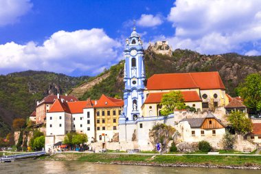 Danaube nehri -Durnstein köyü üzerinde seyahat, Avusturya'nın simge seli.