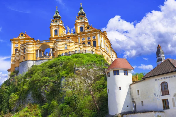 Viajar en Austria, valle de Wachau, río Danubio. Abadía de Barroque Melk  . — Foto de Stock