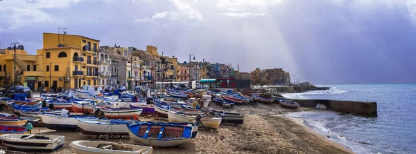 Landskapet på Sicilien. Traditionella fiskebyn Aspra. Resa i Italien — Stockfoto